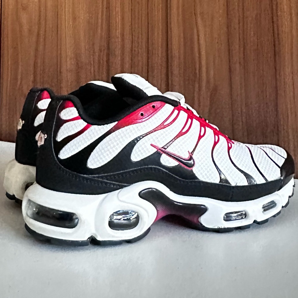 Nike Air Max Plus Pure Platinum Black University Red Size 7 - Picture 2 of 15